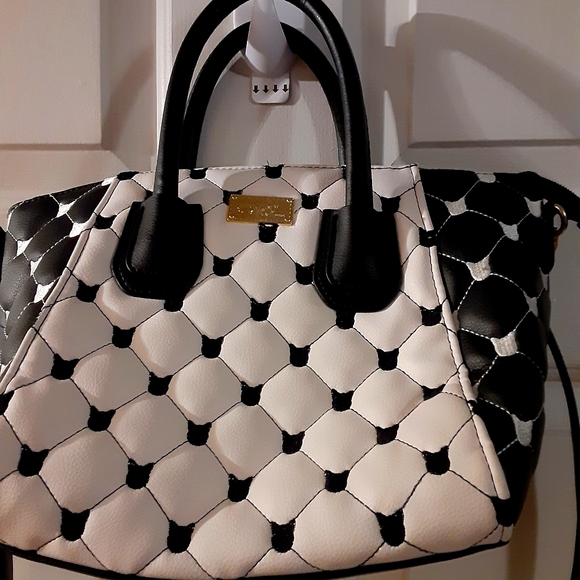 Purse - Picture 1 of 3